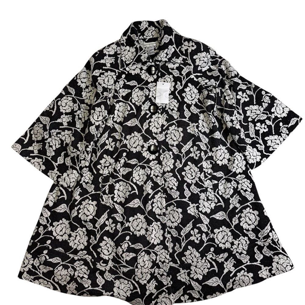 Newport News Black & White Floral Brocade Jacket Coat
Size 8
NWT
Vintage - Picture 10 of 11